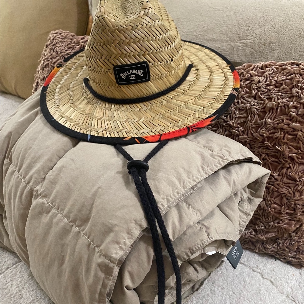 Billabong hat youth size!